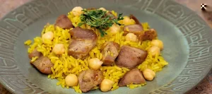 ARROZ SAN PEDRO CON CHICHARRONES, GARBANZOS Y CURRY