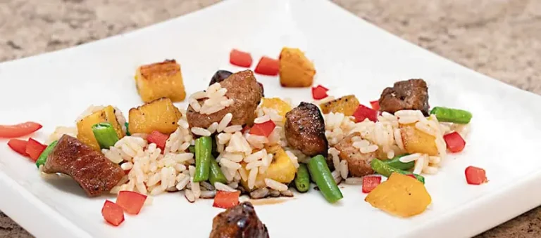 ARROZ SAN PEDRO CON PLÁTANO Y CERDO CON REDUCCIÓN DE BALSÁMICO